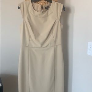 Classic sheath dress 👗